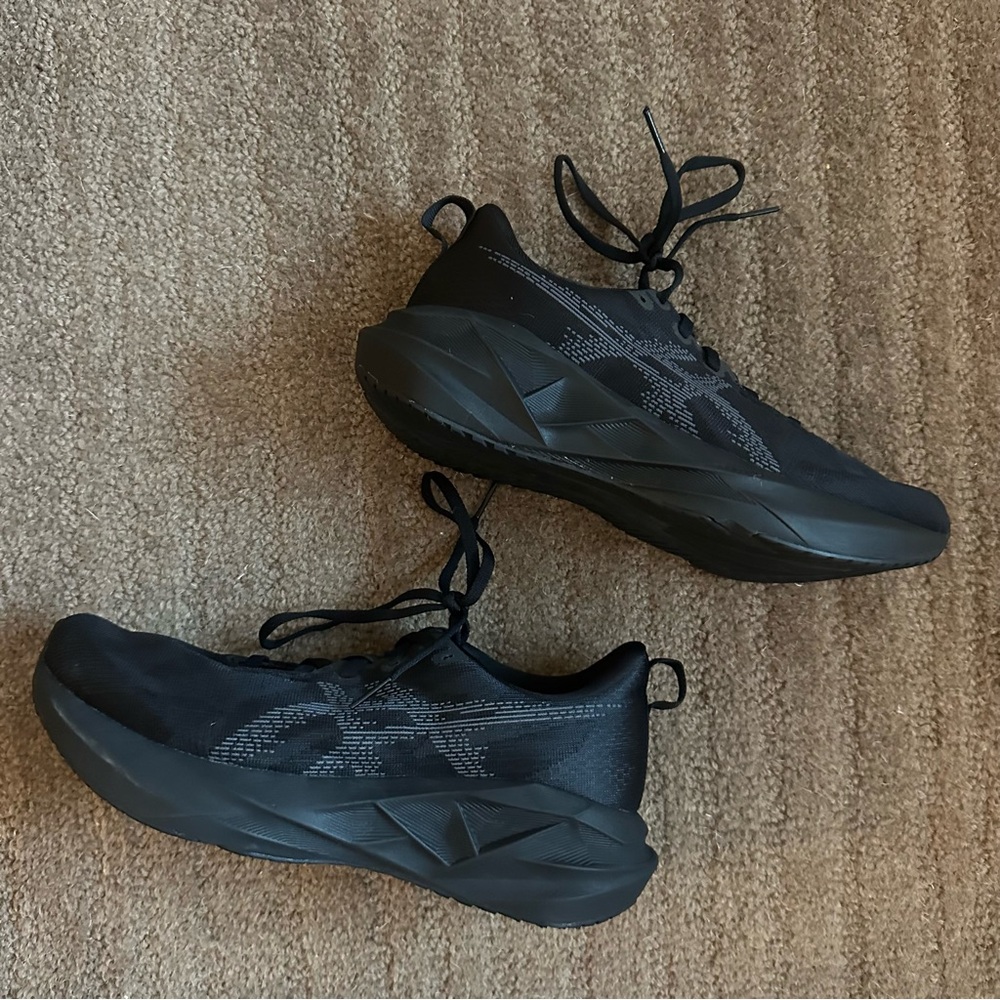 Black ASICS Novablast